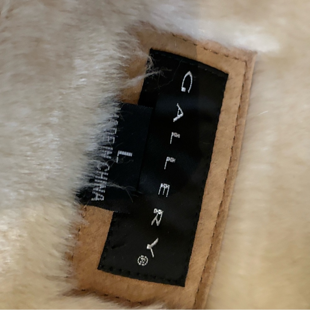 Gallery suede coat. Large. Very heavy. - Picture 4 of 8